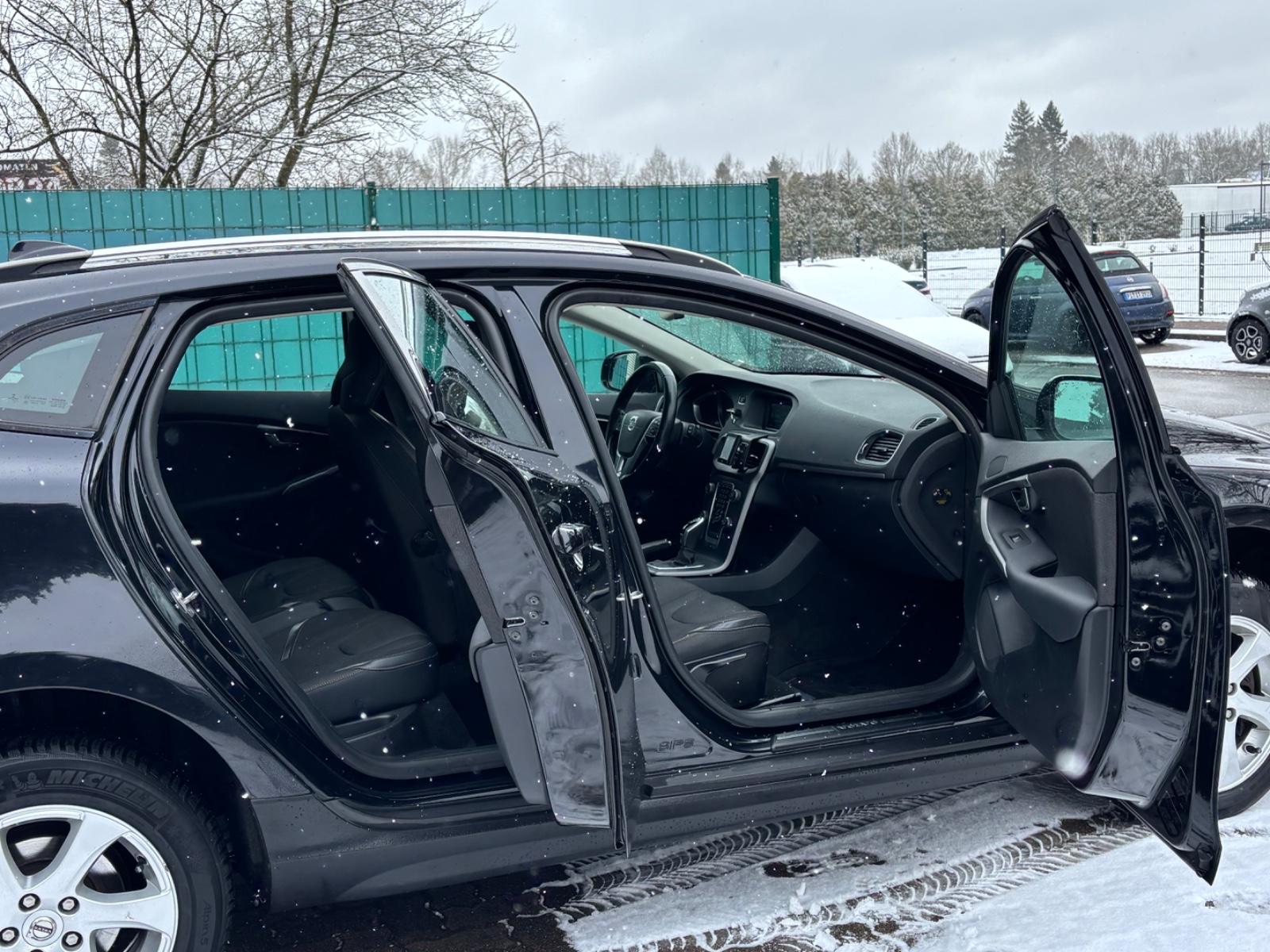 Volvo V40 Cross Country Momentum