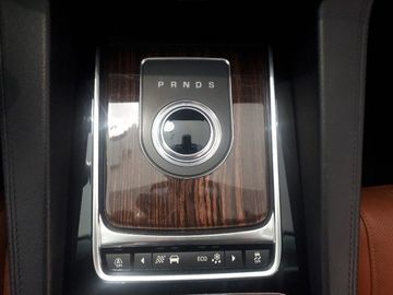 Jaguar F-Pace - 8