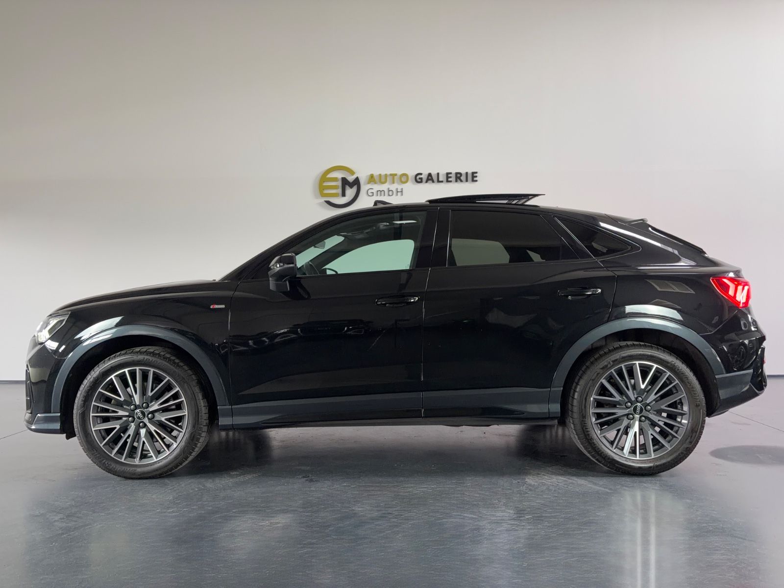 Audi Q3 Sportback 40 TFSI qu S line Pano Kam AHK blac foto 2