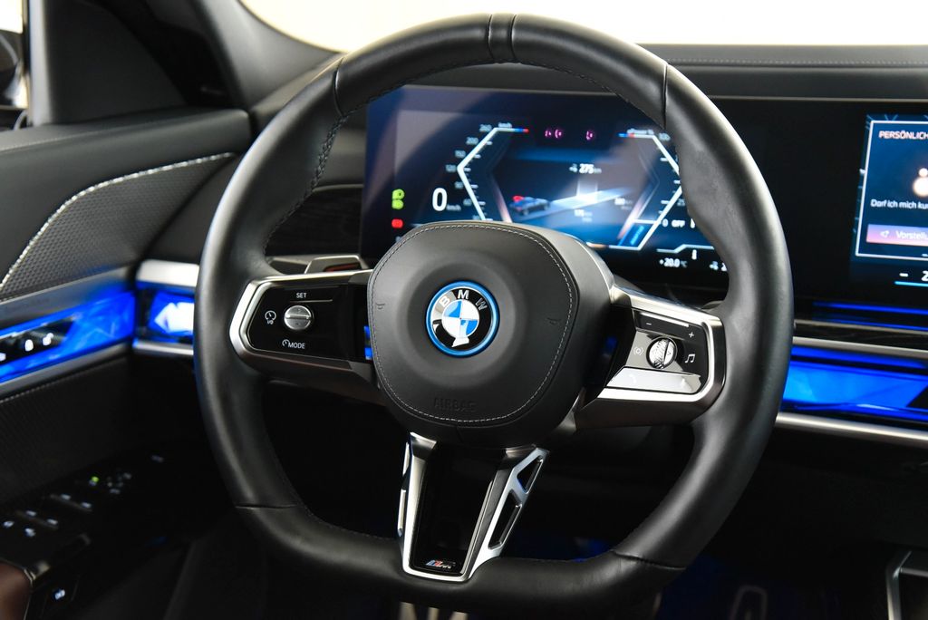 BMW i7