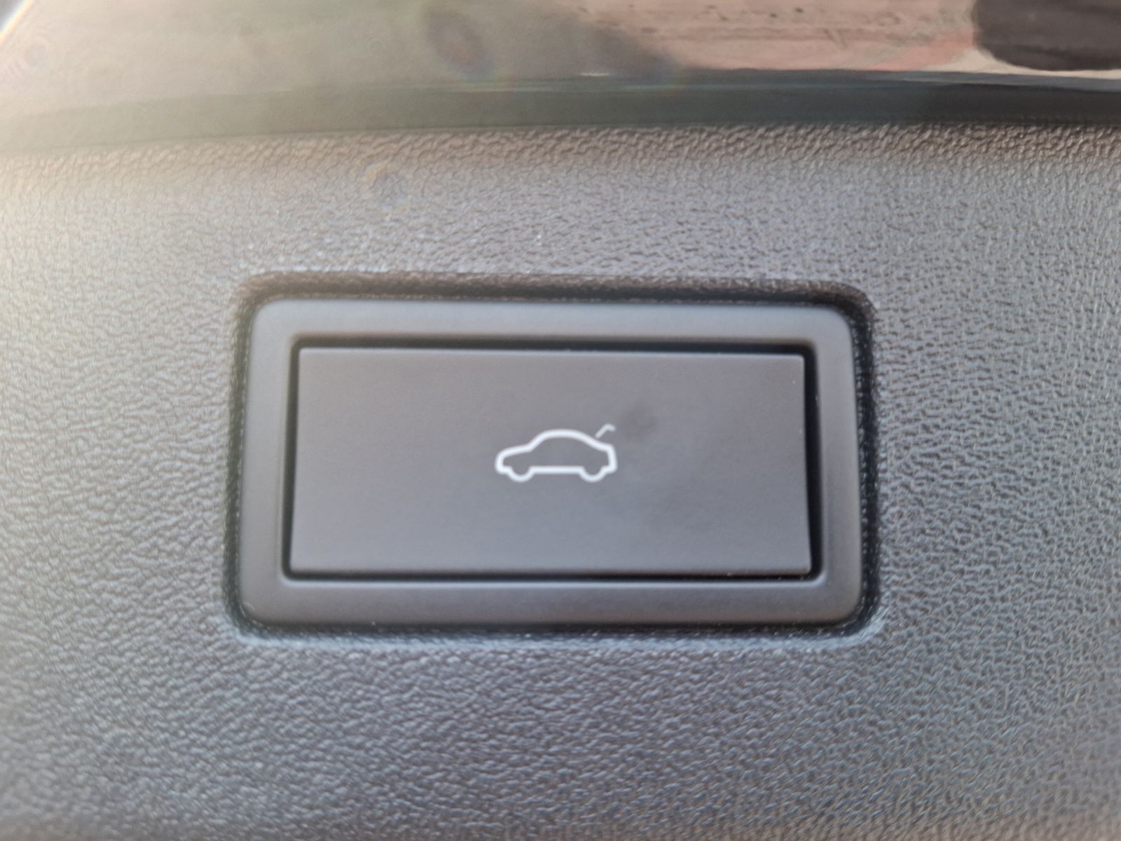 Fahrzeugabbildung Volkswagen Tiguan TDI Elegance DSG Matrix STH AHK Navi Pano