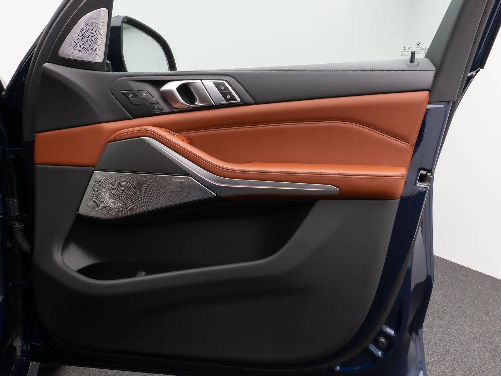 Fahrzeugabbildung BMW X5 xD40d M Sport Panorama Laser 360°B&W HUD 22"