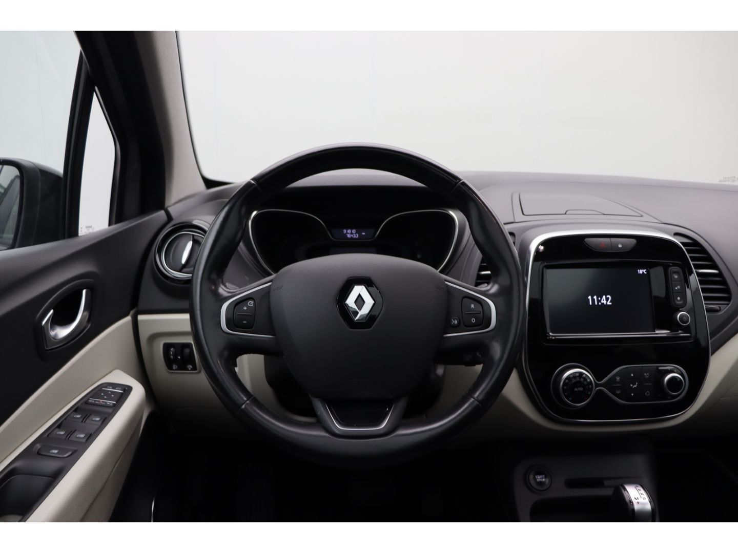 Fahrzeugabbildung Renault Captur Totwinkelass. Panorama AppleCP LED