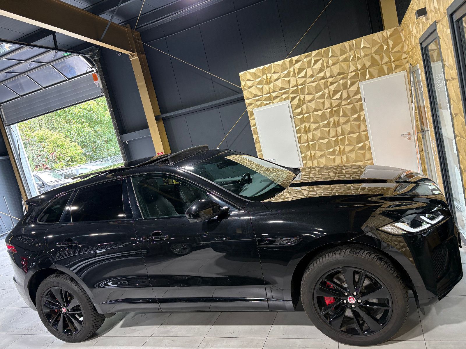 Fahrzeugabbildung Jaguar F-PACE R-Dynamic SE AWD/D300/PANO/APPLE/MEMORY/