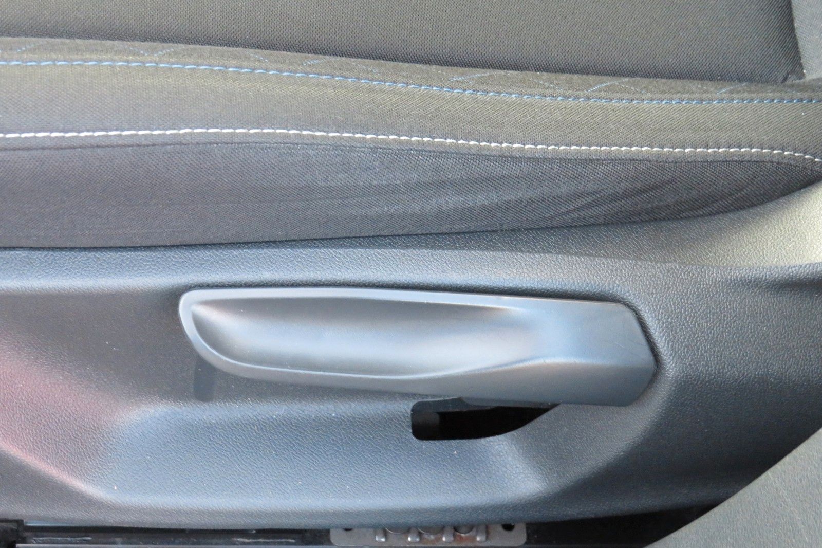 Fahrzeugabbildung SKODA Kamiq Ambition DSG LED AHK GRA PDC SITZH.