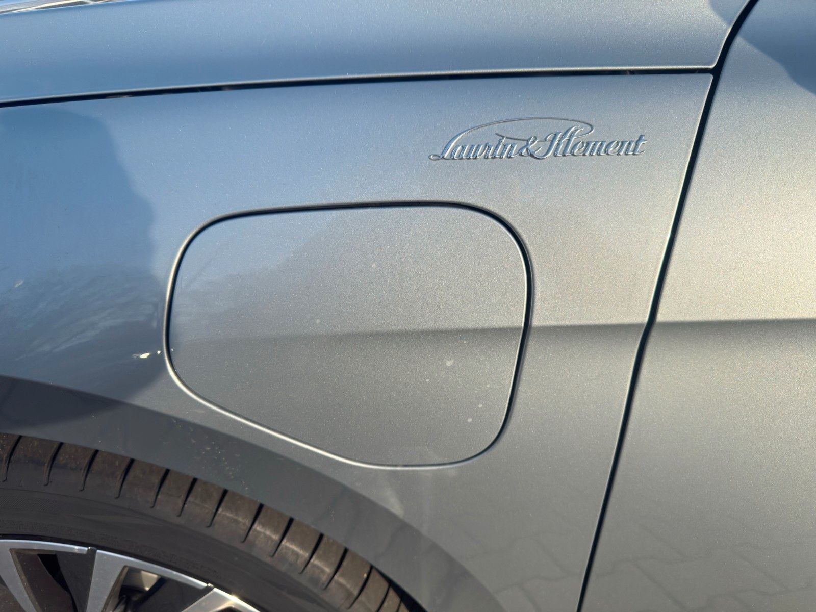 Fahrzeugabbildung SKODA Superb Combi 1.5 TSI iV 150 kW L&K