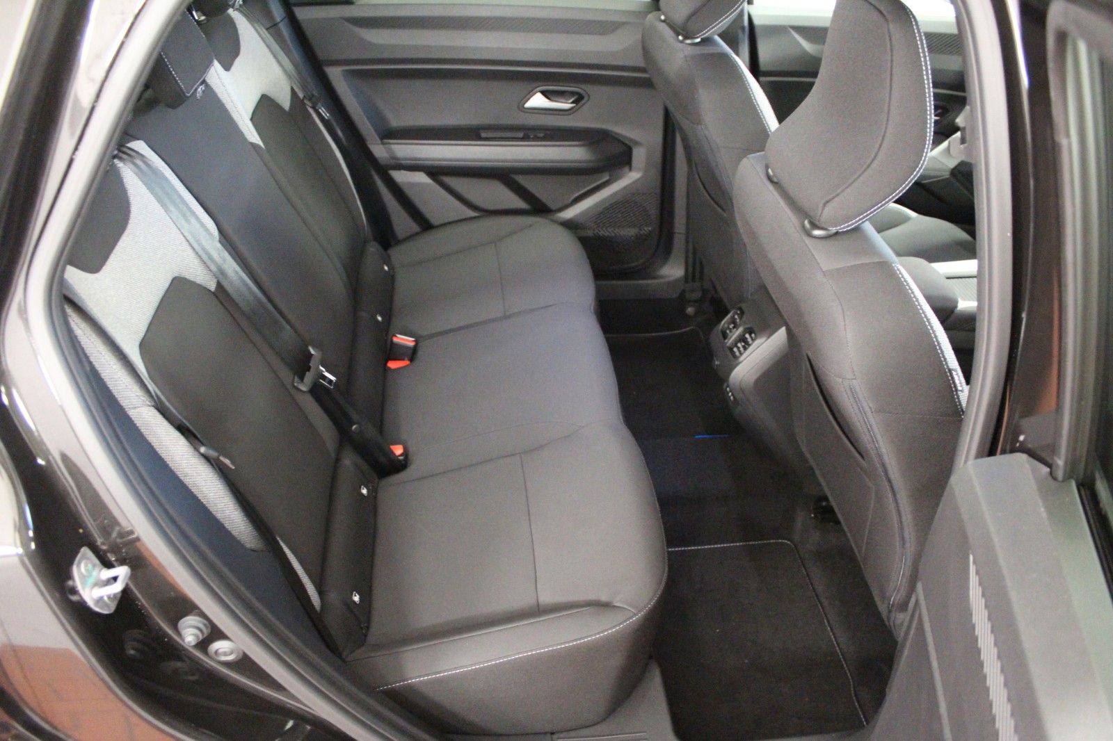 Fahrzeugabbildung Dacia Bigster hybrid 155 Journey Winter- & City-Paket