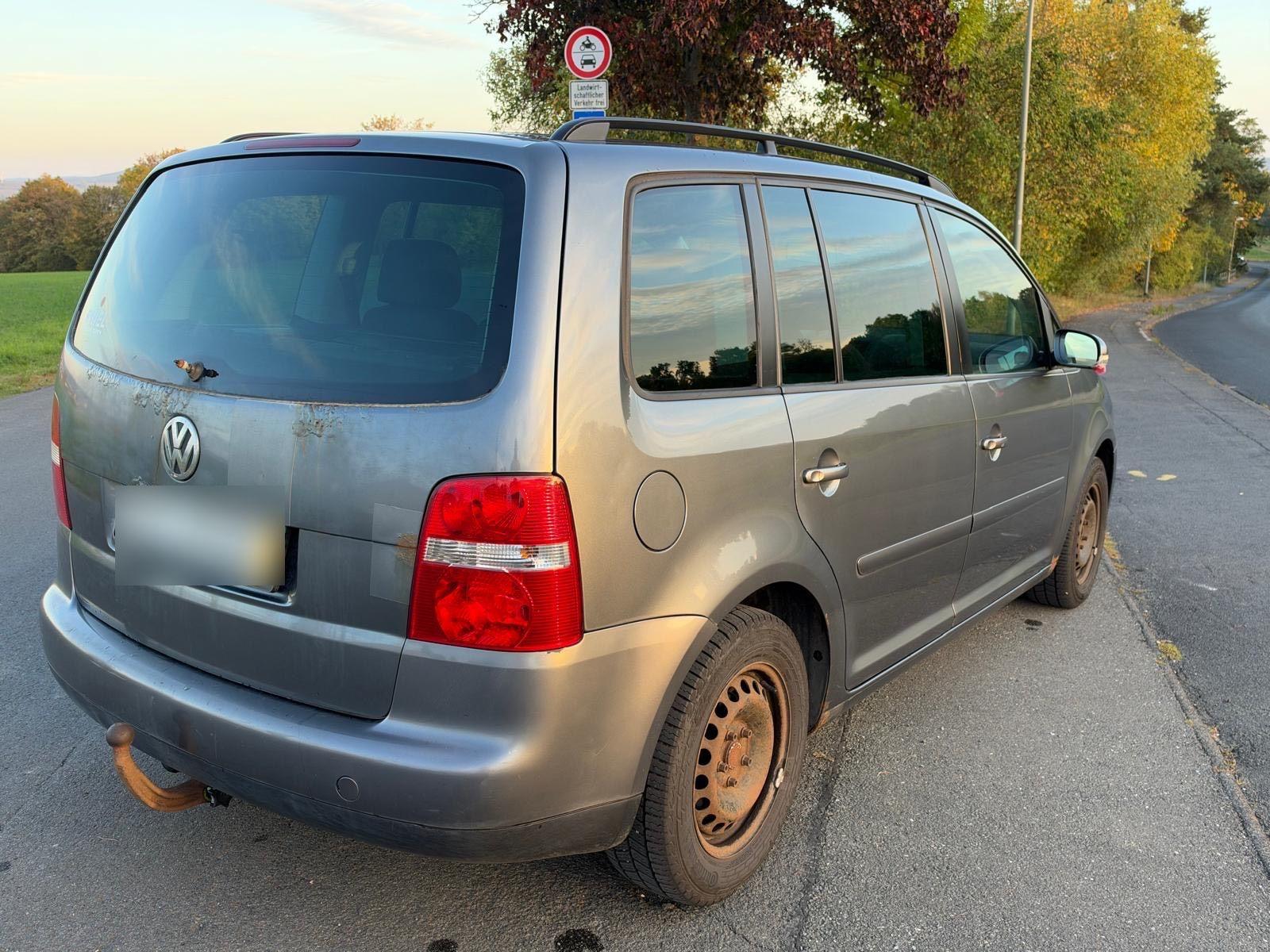 Volkswagen Touran 2005 — interior