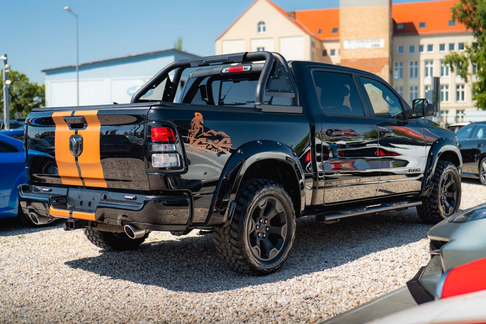 Fahrzeugabbildung Dodge RAM 5.7 V8 HEMI 4x4 OFFROAD Night-Paket *LED*19%
