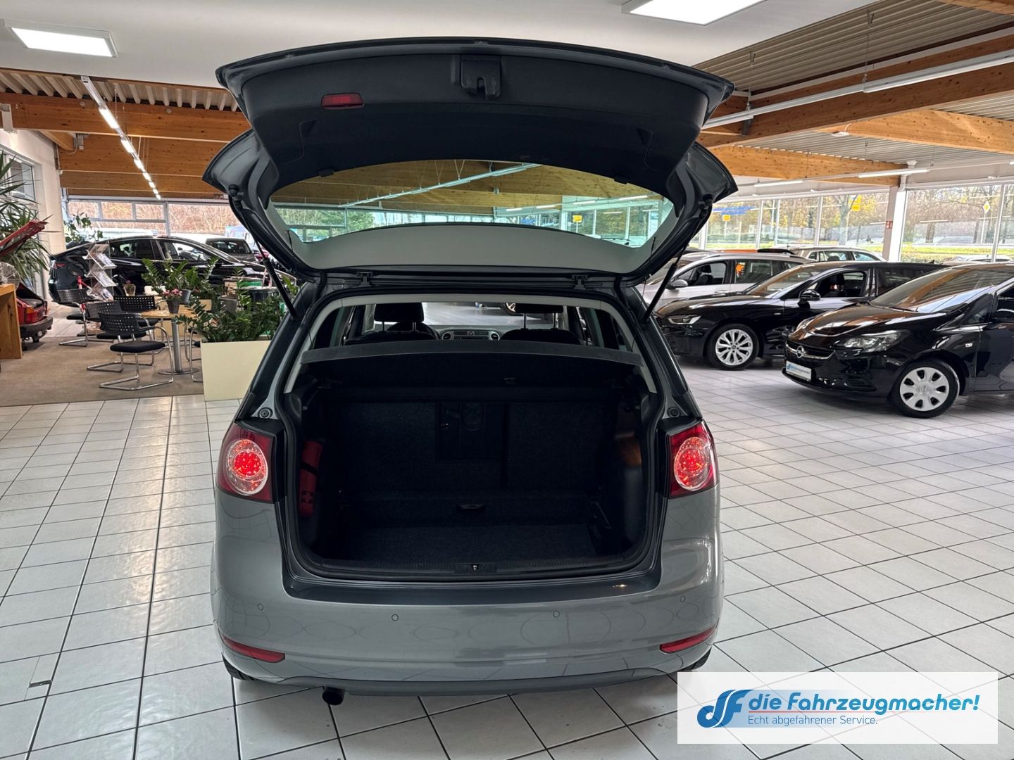 Fahrzeugabbildung Volkswagen Golf Plus VI Match  2-Zonen-Klimaautom*EXPORT