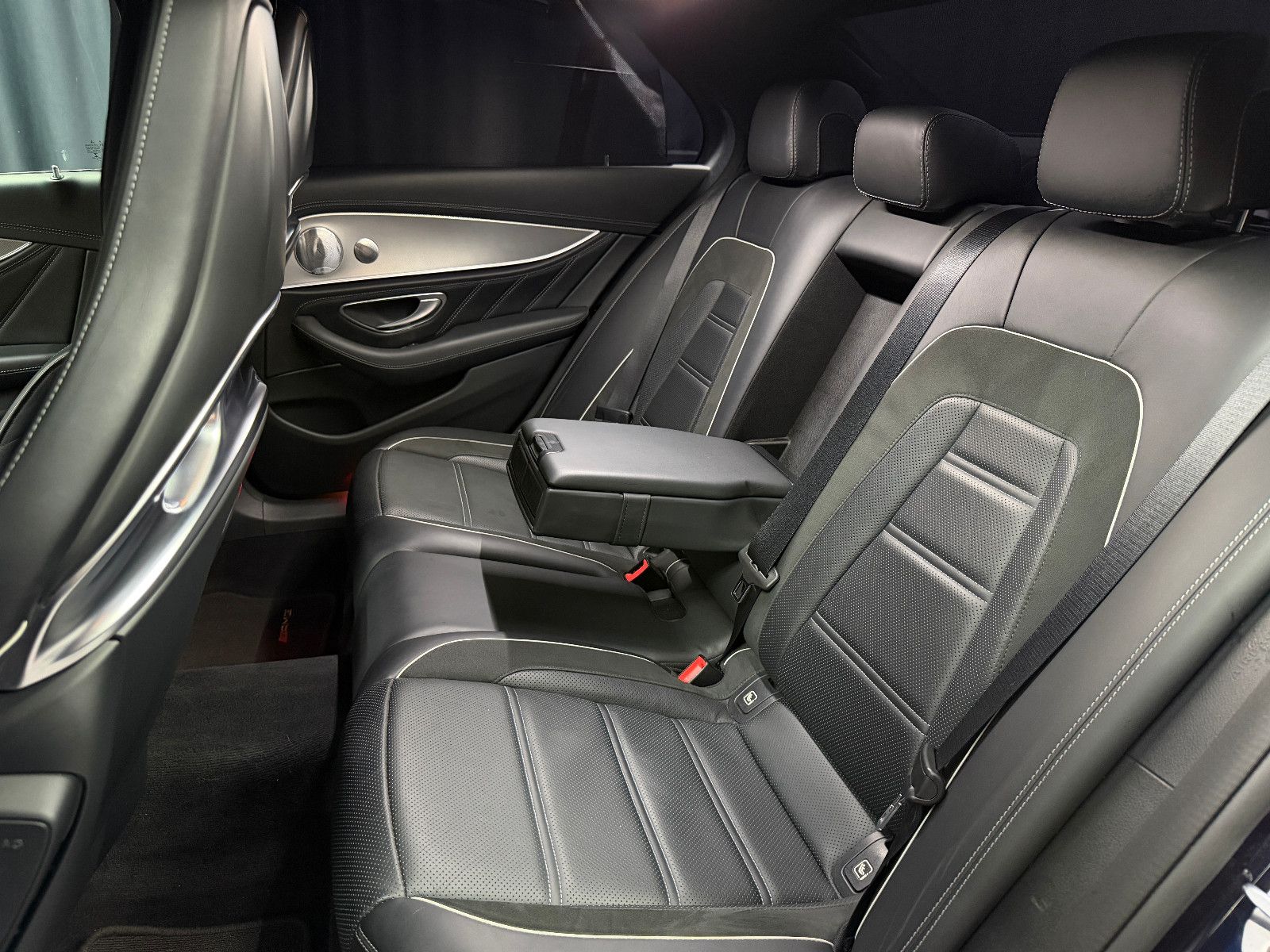 Fahrzeugabbildung Mercedes-Benz E 63 S AMG 4Matic+ |3D-BURMESTER|VOLL