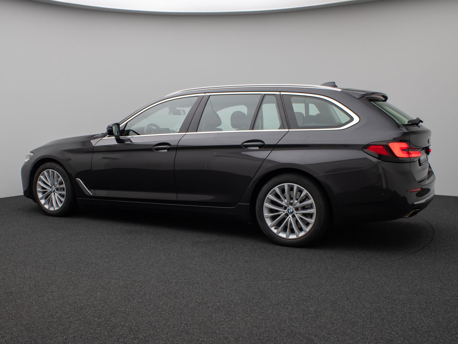 Fahrzeugabbildung BMW 530d Luxury Line Panorama Kamera DAB HiFi Alarm