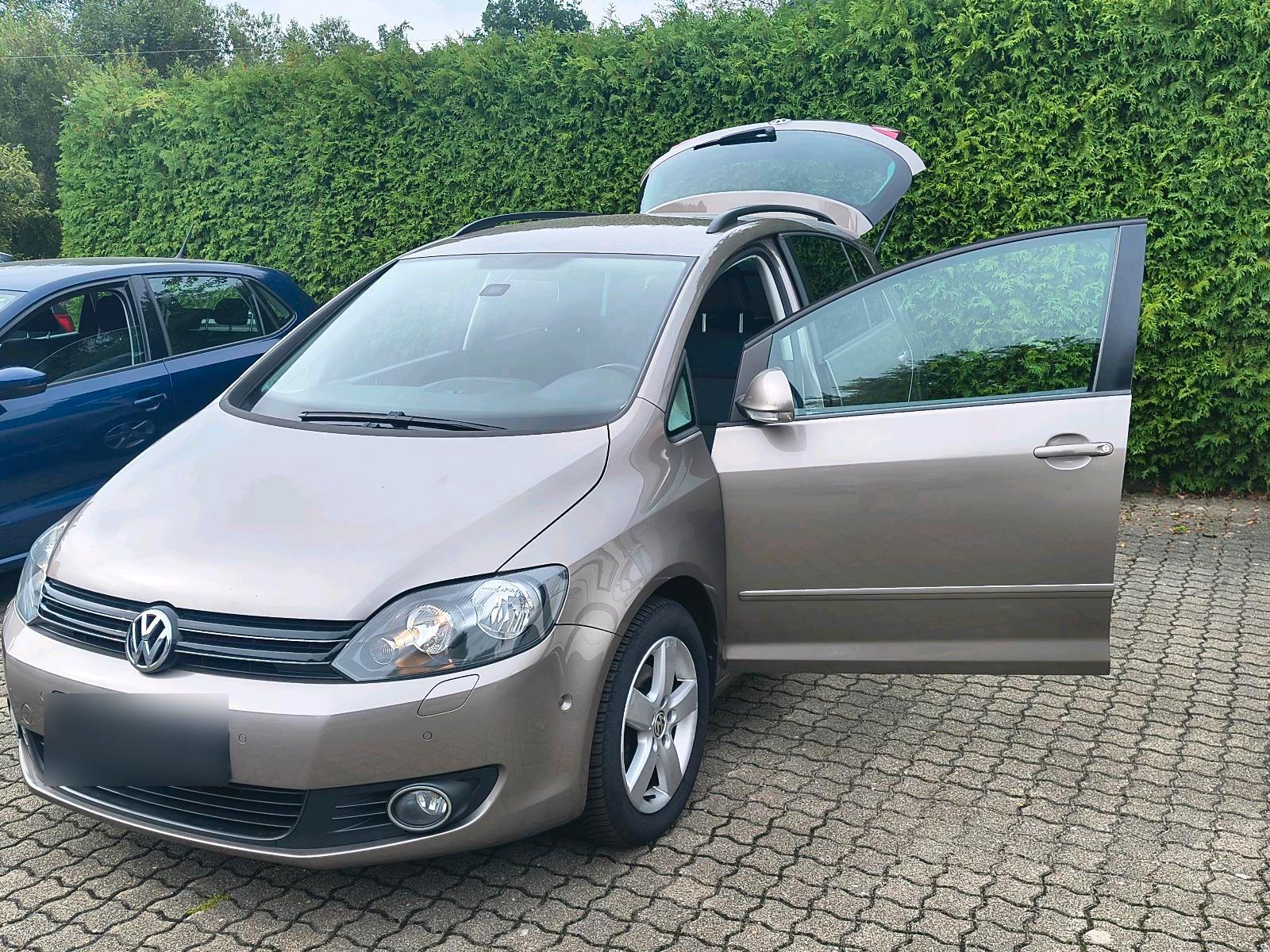 Volkswagen Golf Plus 2011 — interior