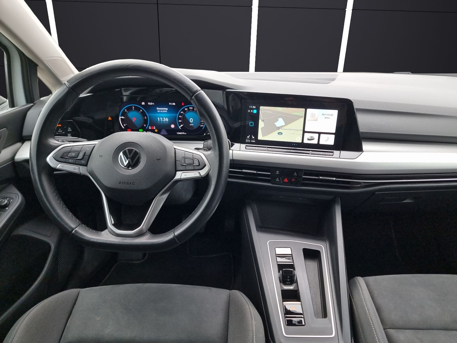 Fahrzeugabbildung Volkswagen Golf VIII Variant Business TDI DSG LED ACC SHZ P