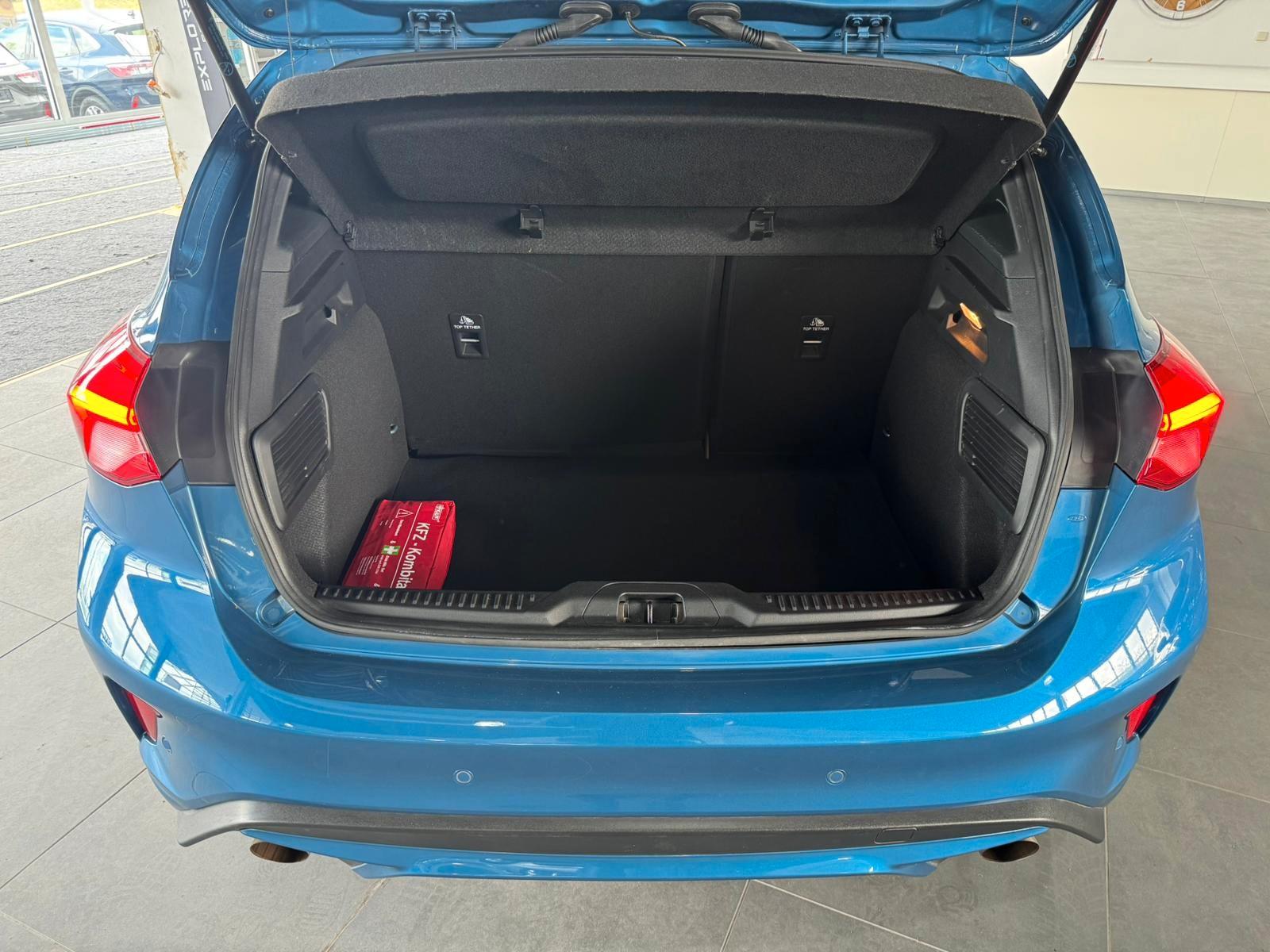 Ford Focus Lim. ST*Navi&Kam*PDC*Shz*Head-up*Panoram.
