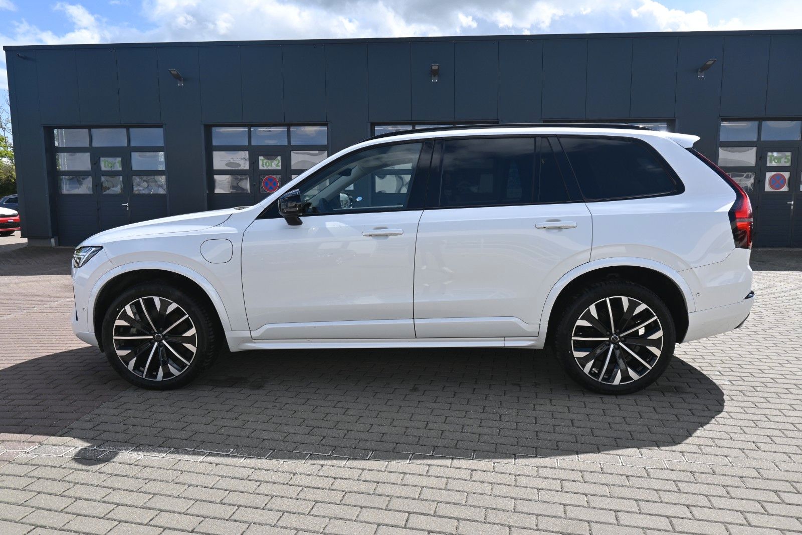 Fahrzeugabbildung Volvo XC90 T8 AWD Plus Dark*PANO*360°*HuD*H&K*ACC