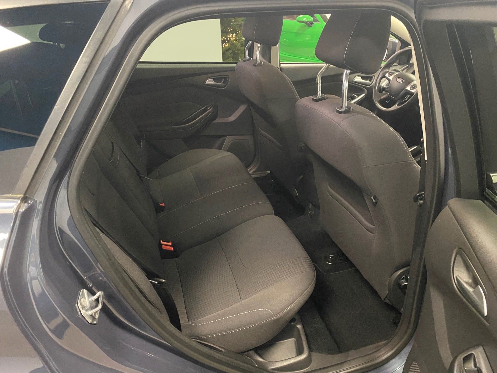 Fahrzeugabbildung Ford Focus 1.6 TDCi Titanium Turnier+NAVI+TELEFON+ALU