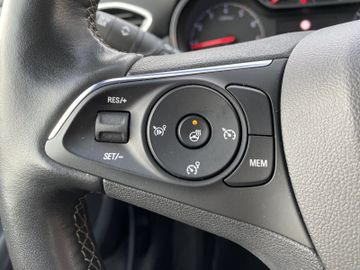 Bild 13 Opel Crossland (X) Crossland 1.2 AT/NAV/PDC vo+hi+Cam/SHZ+LHZ