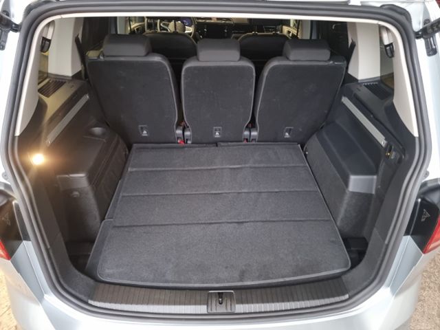 Fahrzeugabbildung Volkswagen Touran 2.0 TDI DSG HL 7-SITZER STHZG AHK NAVI KA