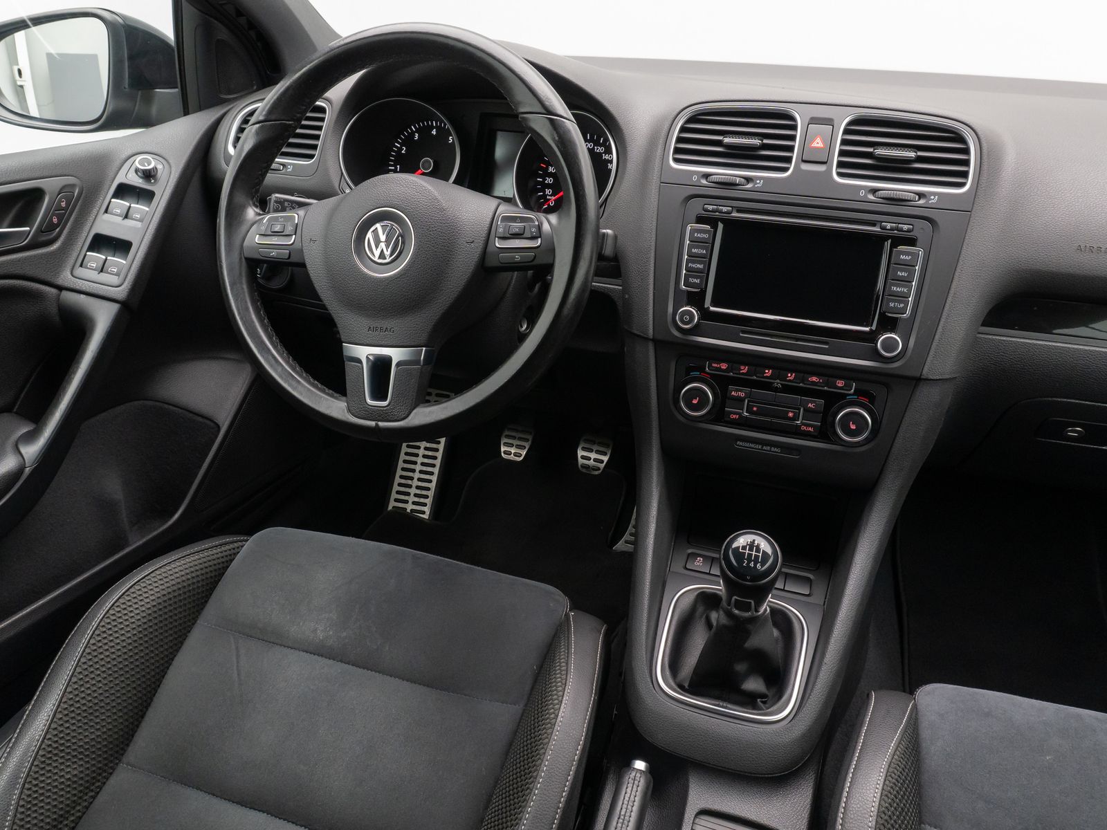 Fahrzeugabbildung Volkswagen Golf VI Cabriolet Basis PDC Navi Sitzhz Tempomat
