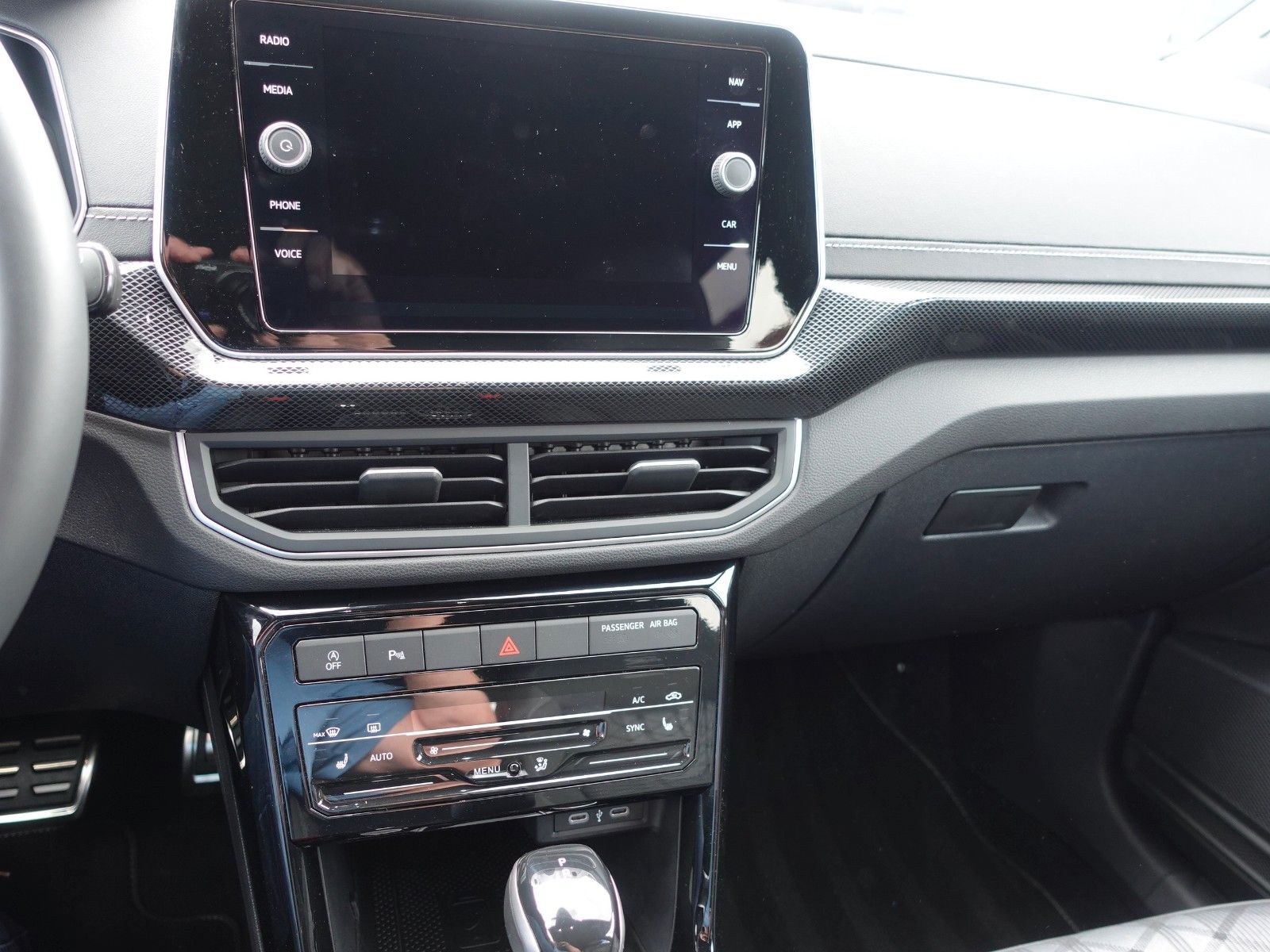 Fahrzeugabbildung Volkswagen T-Cross 1.5 TSI OPF DSG R-Line I.Hd/AHK/Matrix/.