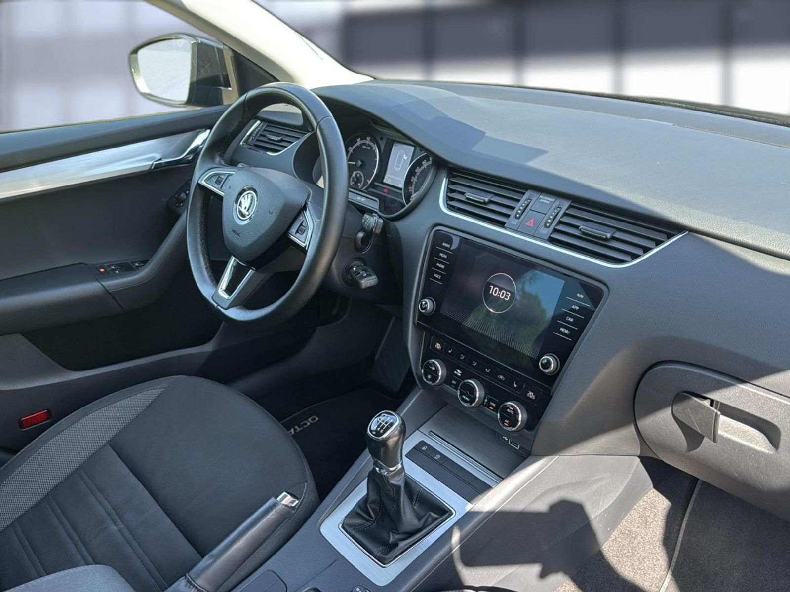 Fahrzeugabbildung SKODA Octavia 1.5 TSI / Unfallfrei/ 1. Hd