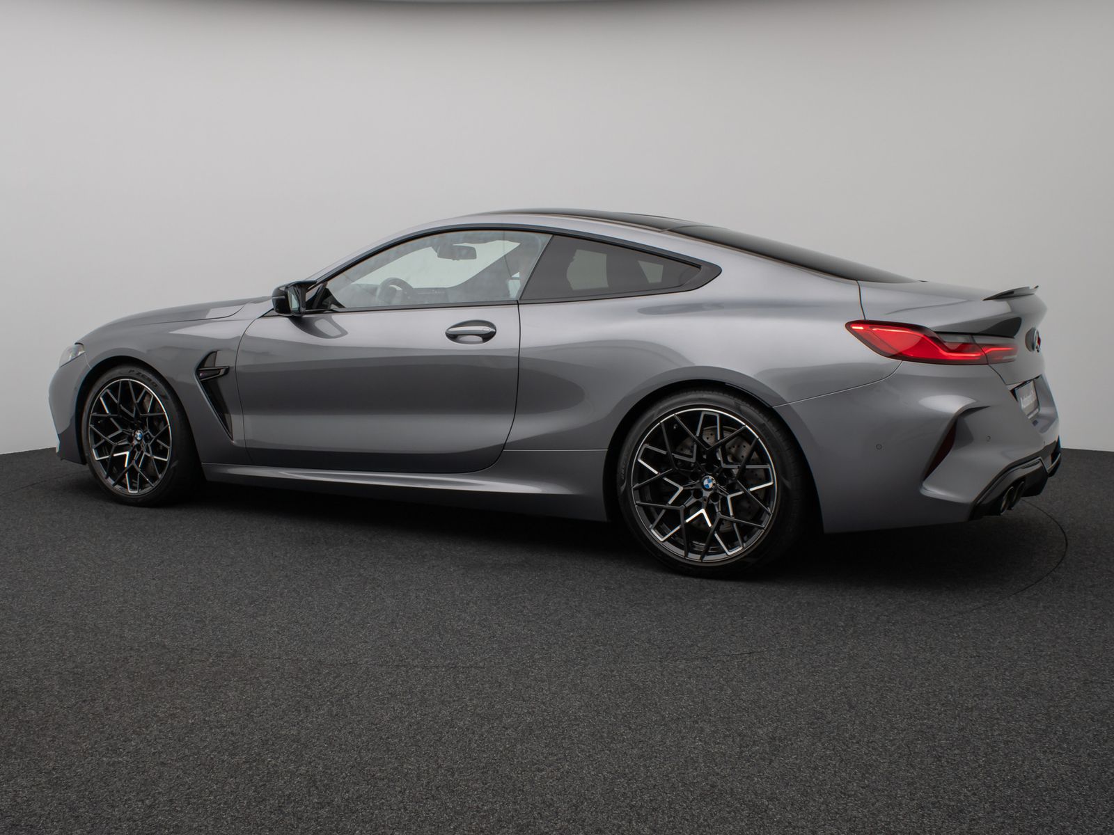 Fahrzeugabbildung BMW M8 Competition xD Coupé 360°Laser SoftCl DispKey