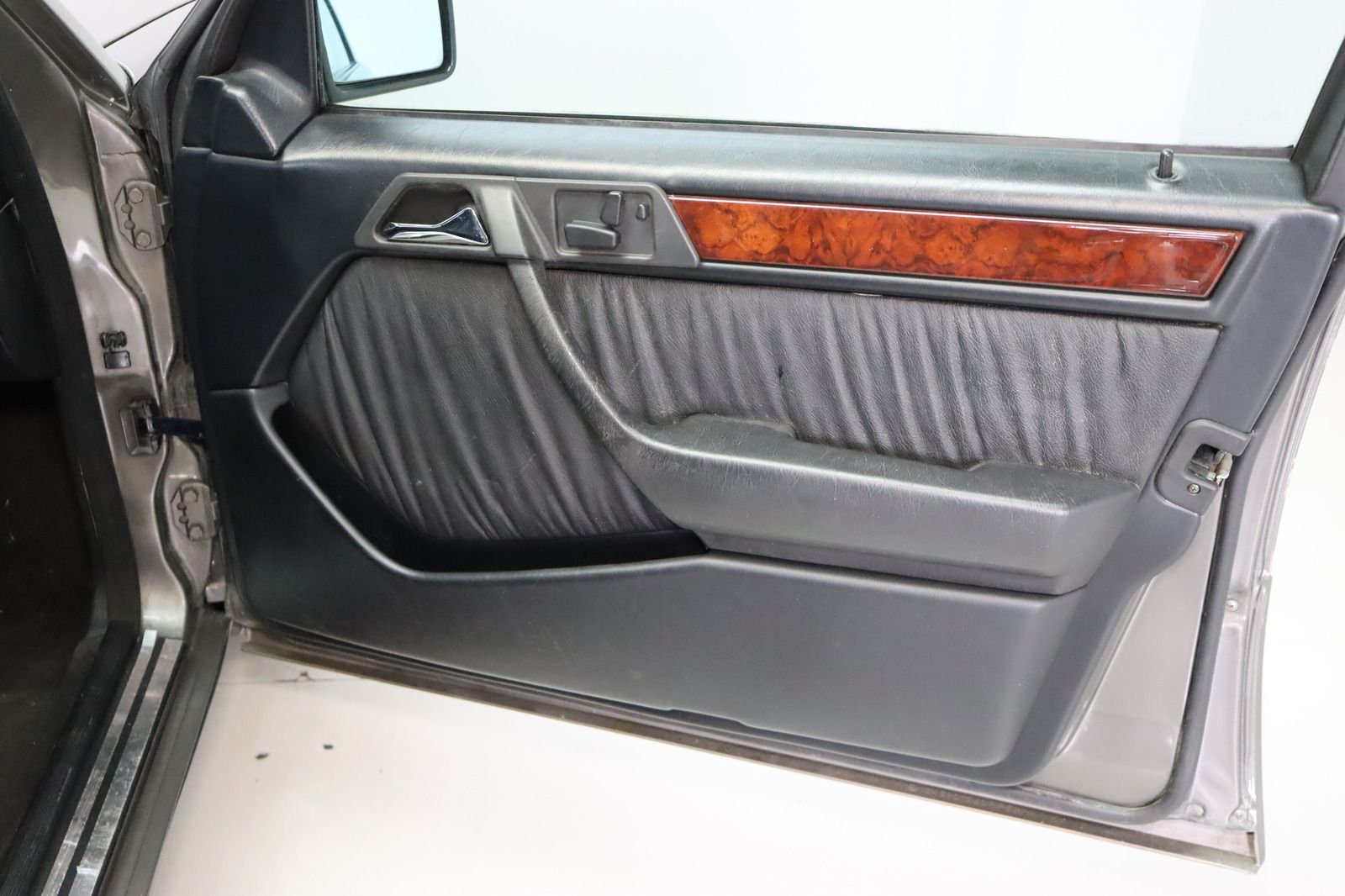 Fahrzeugabbildung Mercedes-Benz E 300 W124 Leder * Sitzhzg.* Klima