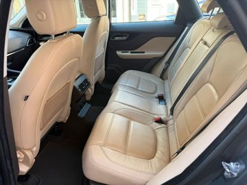 Jaguar F-Pace - 9