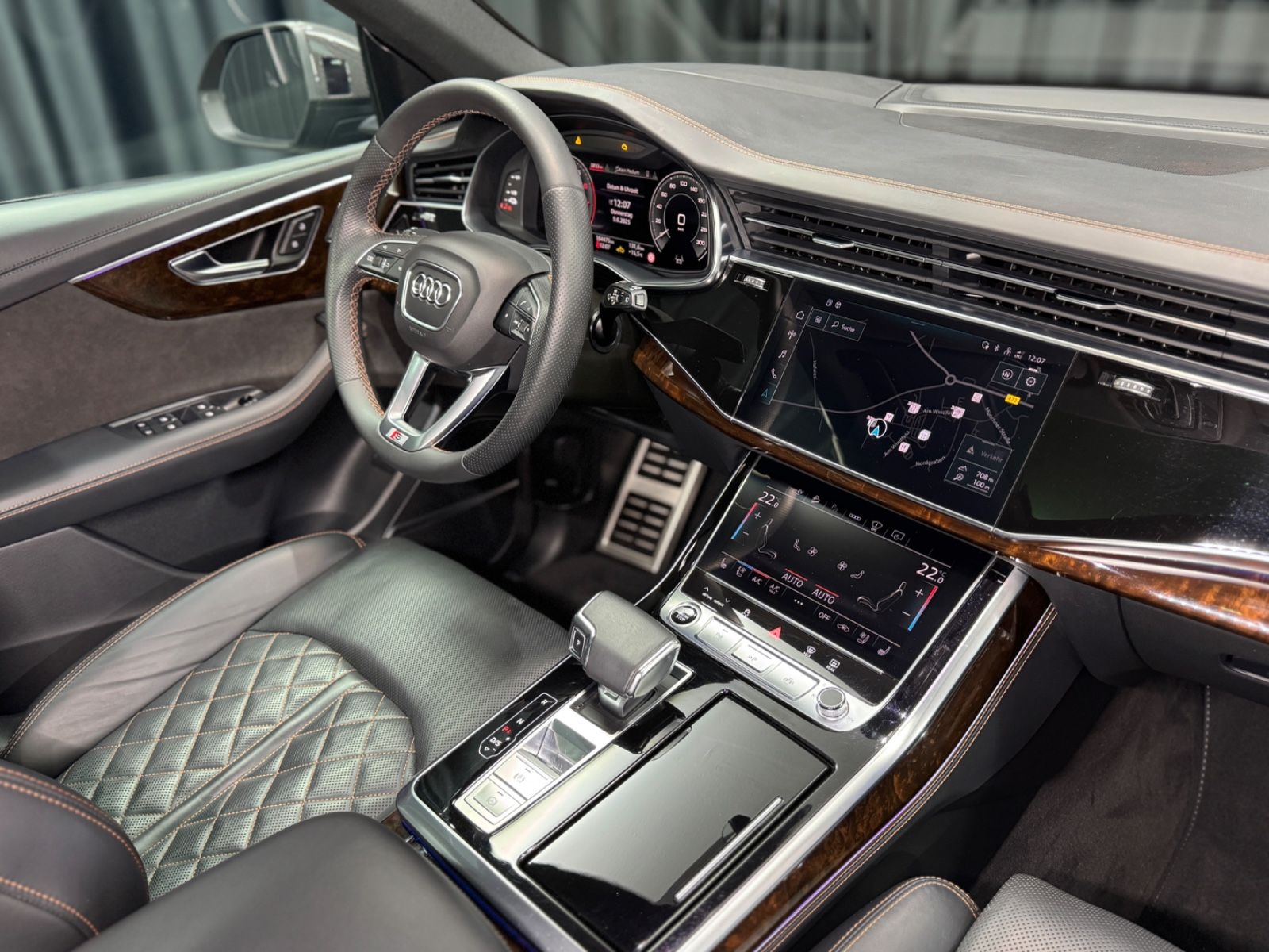 Fahrzeugabbildung Audi Q8 55 TFSI e quattro|B/O|EXCLUSIVE|RS-SITZE|VOLL
