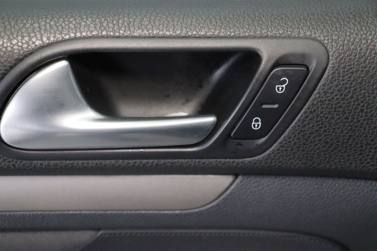 Fahrzeugabbildung Volkswagen Golf V 2.0 TDI DPF Sportline * AAC * Sitzhzg *
