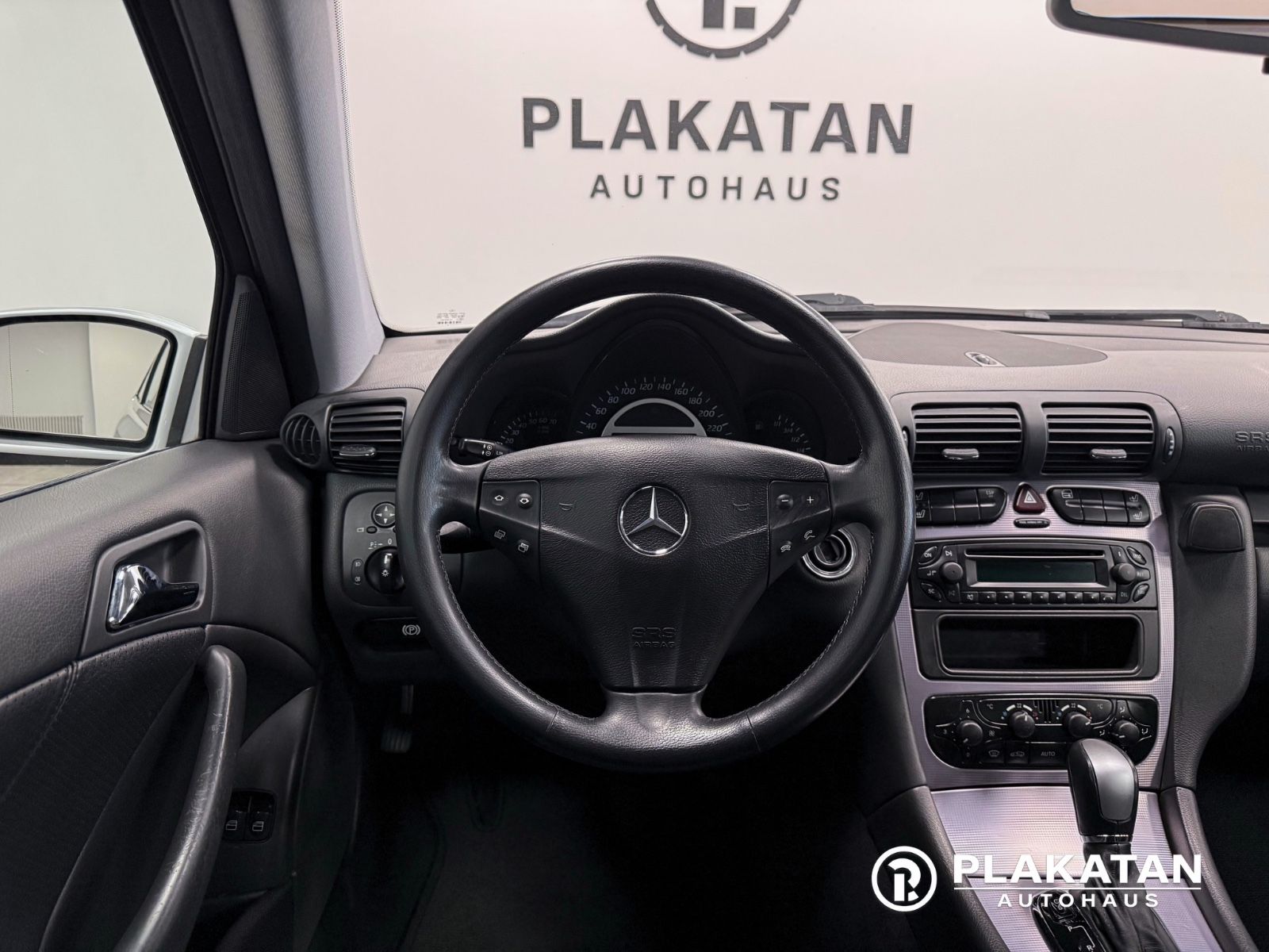 Fahrzeugabbildung Mercedes-Benz C 230 Bi-Xenon Leder Tempomat 2Hand