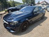 Mercedes-Benz E 63 AMG S - TÜV bis 07/2028, Top !!! - blaue Mercedes-Benz E 63 AMG