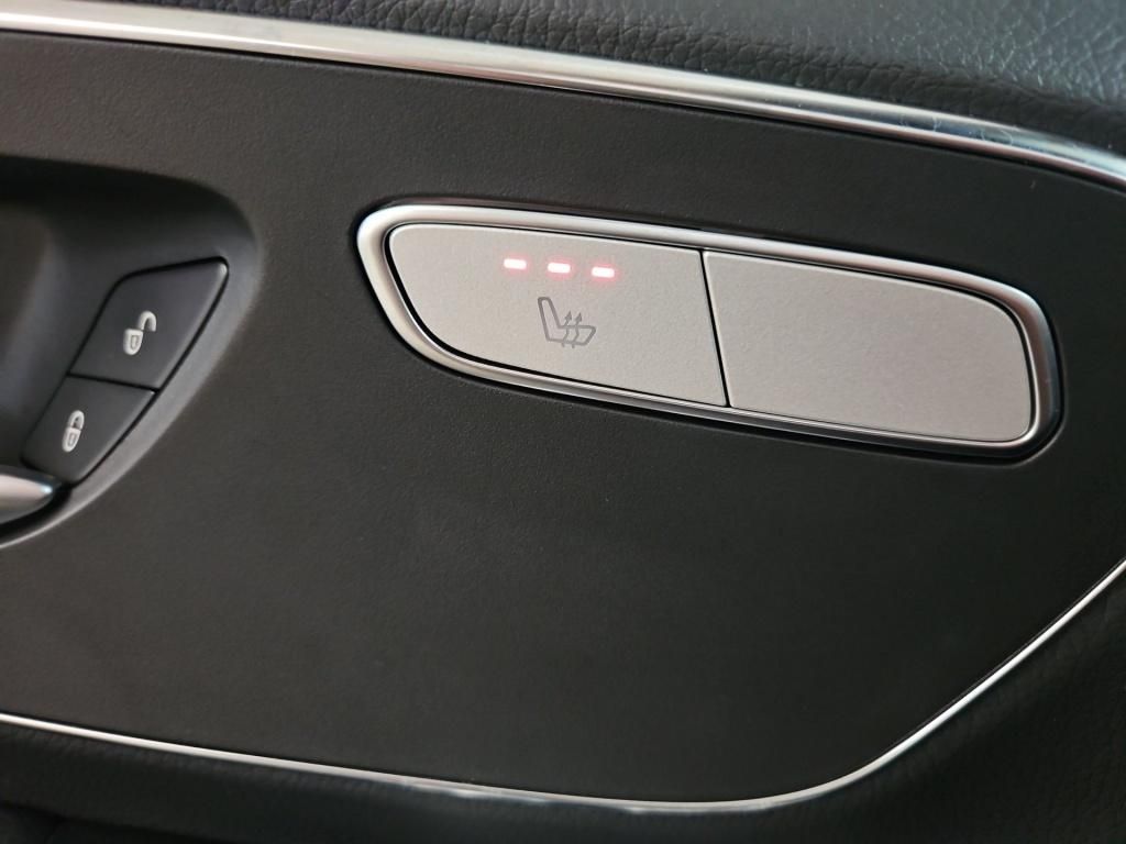 Fahrzeugabbildung Mercedes-Benz V 300 Avantgarde lang 7 Sitze STHZ DISTRONIC AHK