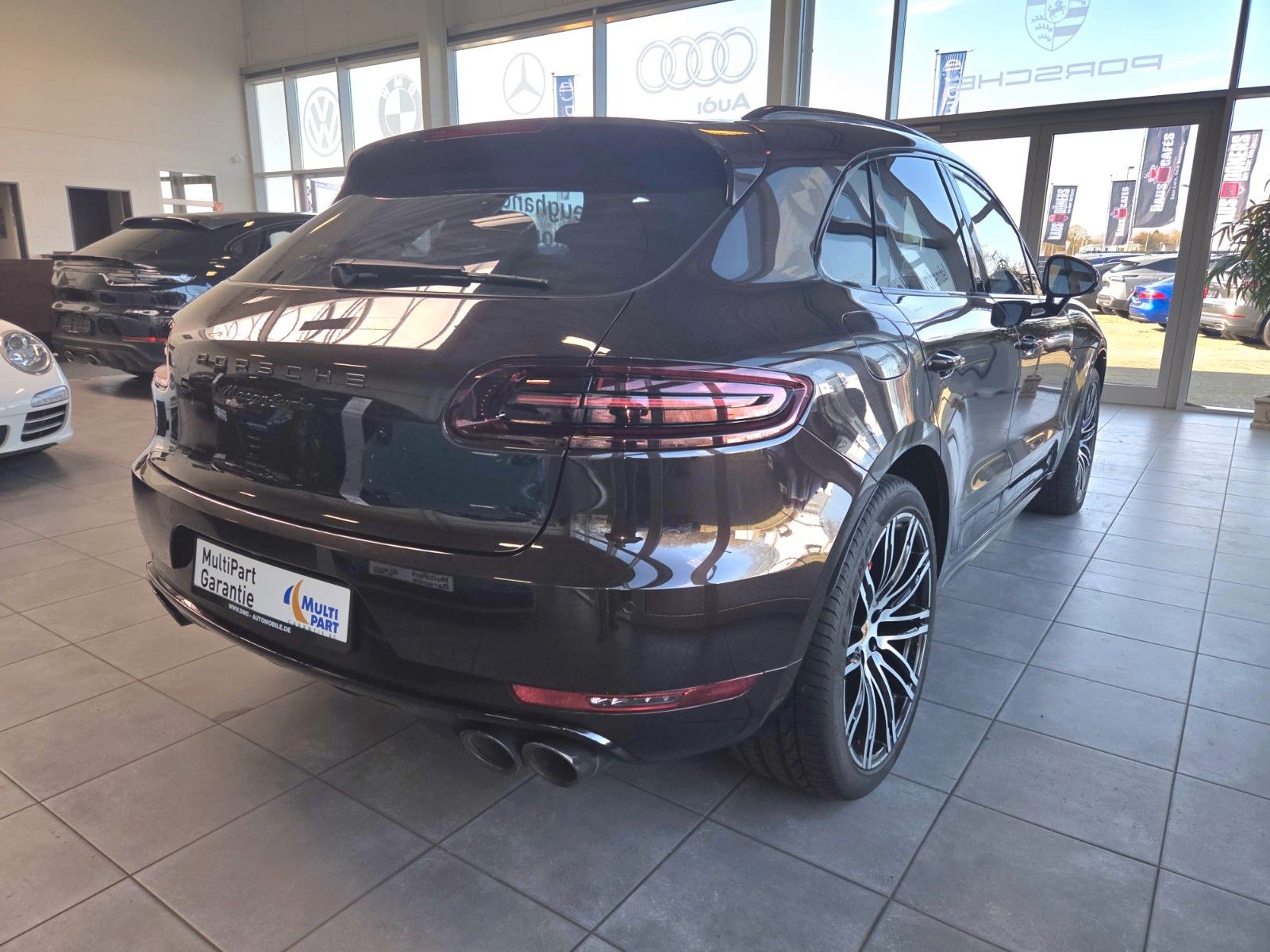 Fahrzeugabbildung Porsche Macan Turbo Scheckheft Porsche Leder exklusive