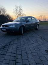 Ford Mondeo 2.0 Futura  - Ford Mondeo Futura mit Benzin-Antrieb