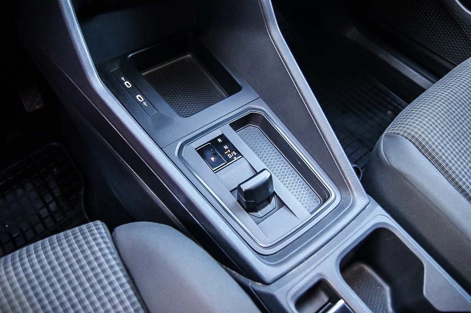 Fahrzeugabbildung Volkswagen Caddy Maxi Cargo 20TDI DSG KLIMA ERGO SIHZG ANHZ