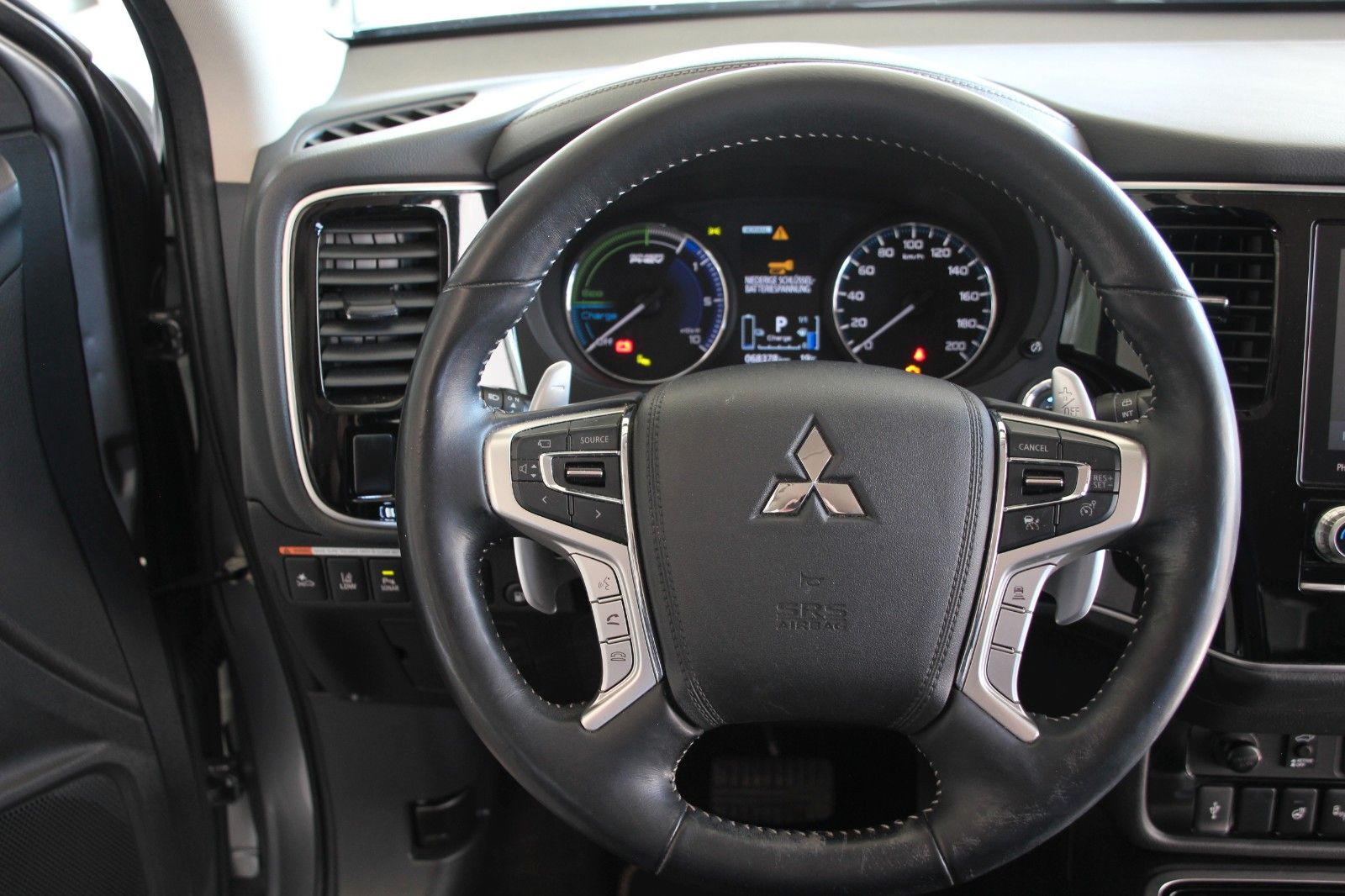 Fahrzeugabbildung Mitsubishi Outlander PHEV Plus mit FA-Paket