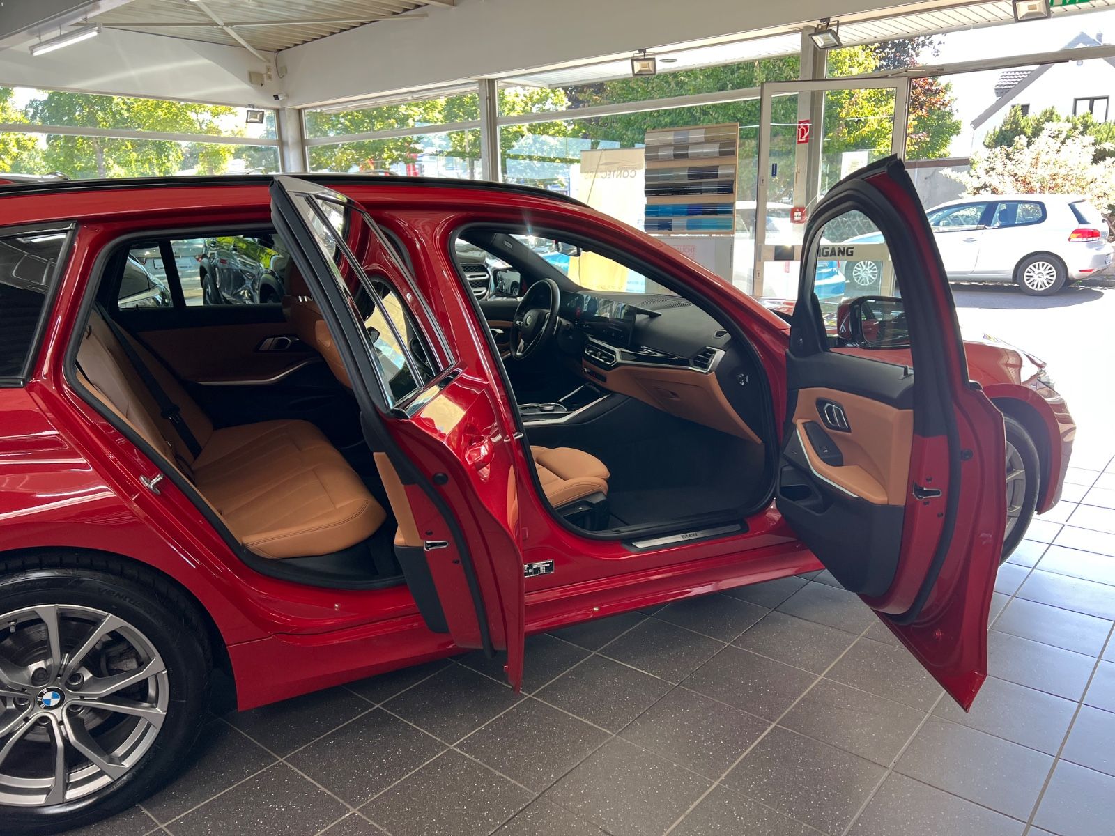 BMW 318 d Touring LED+Sensatec+Harman-Kardon+DA uvm. foto 2