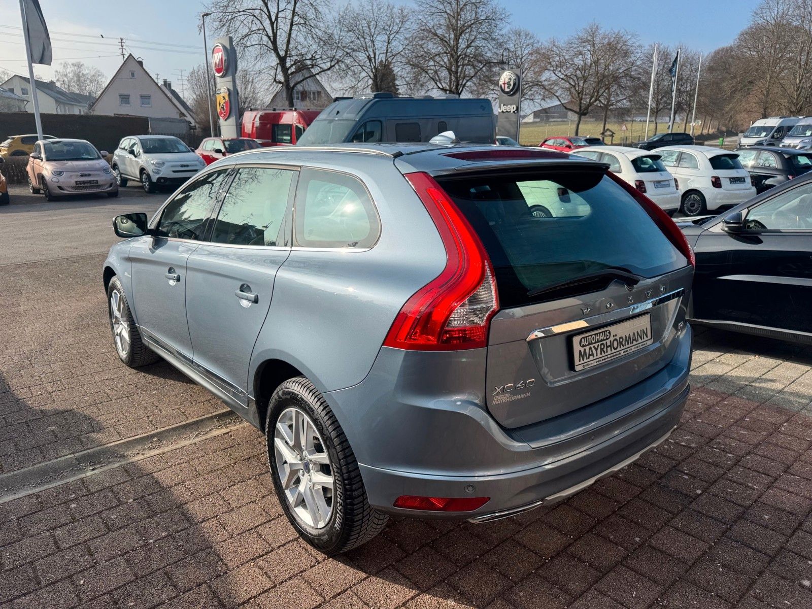 Fahrzeugabbildung Volvo XC60 Summum AWD 306PS NAVI LEDER SITZHZG AUTOM.