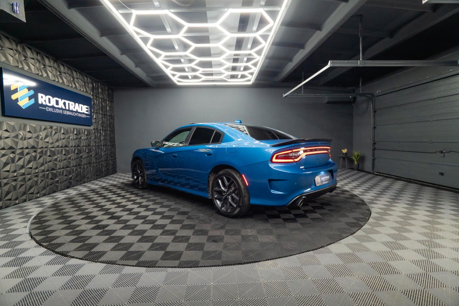 Fahrzeugabbildung Dodge Charger 5.7 V8 HEMI R/T Night-Paket Performance