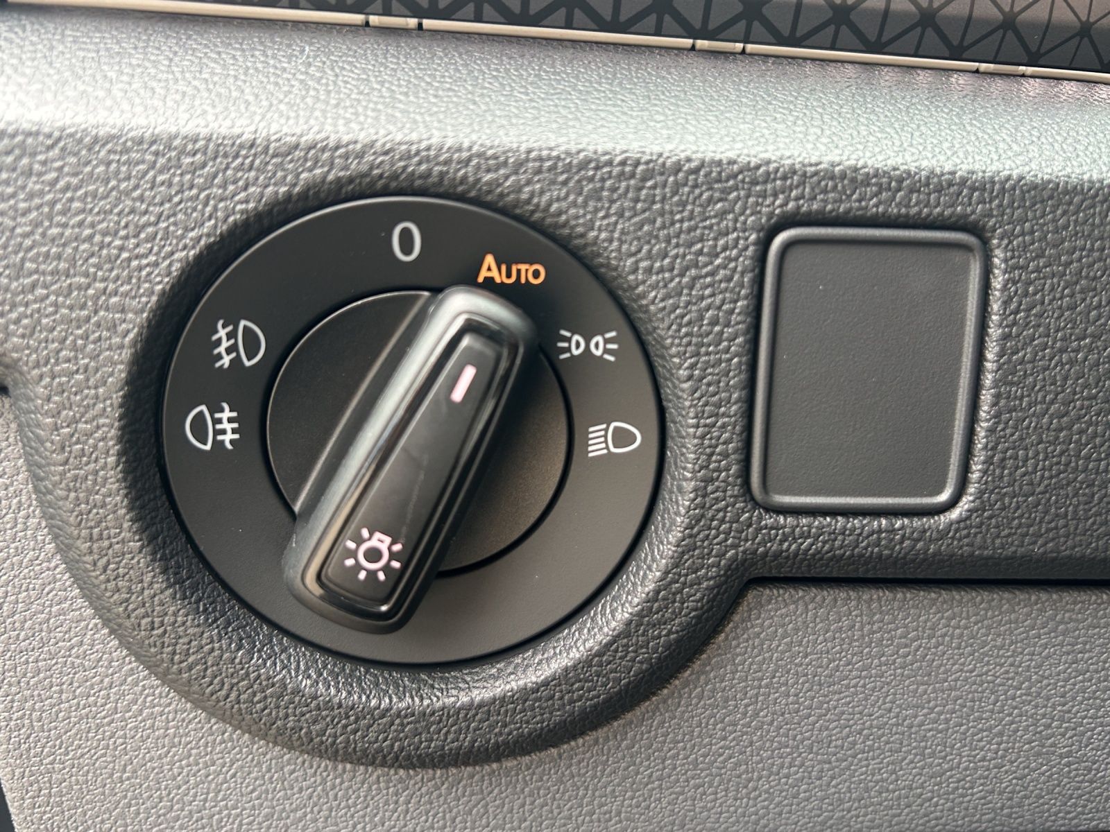 Fahrzeugabbildung Volkswagen T-Cross Style DSG LED Navi VC RFK SHZ 17"