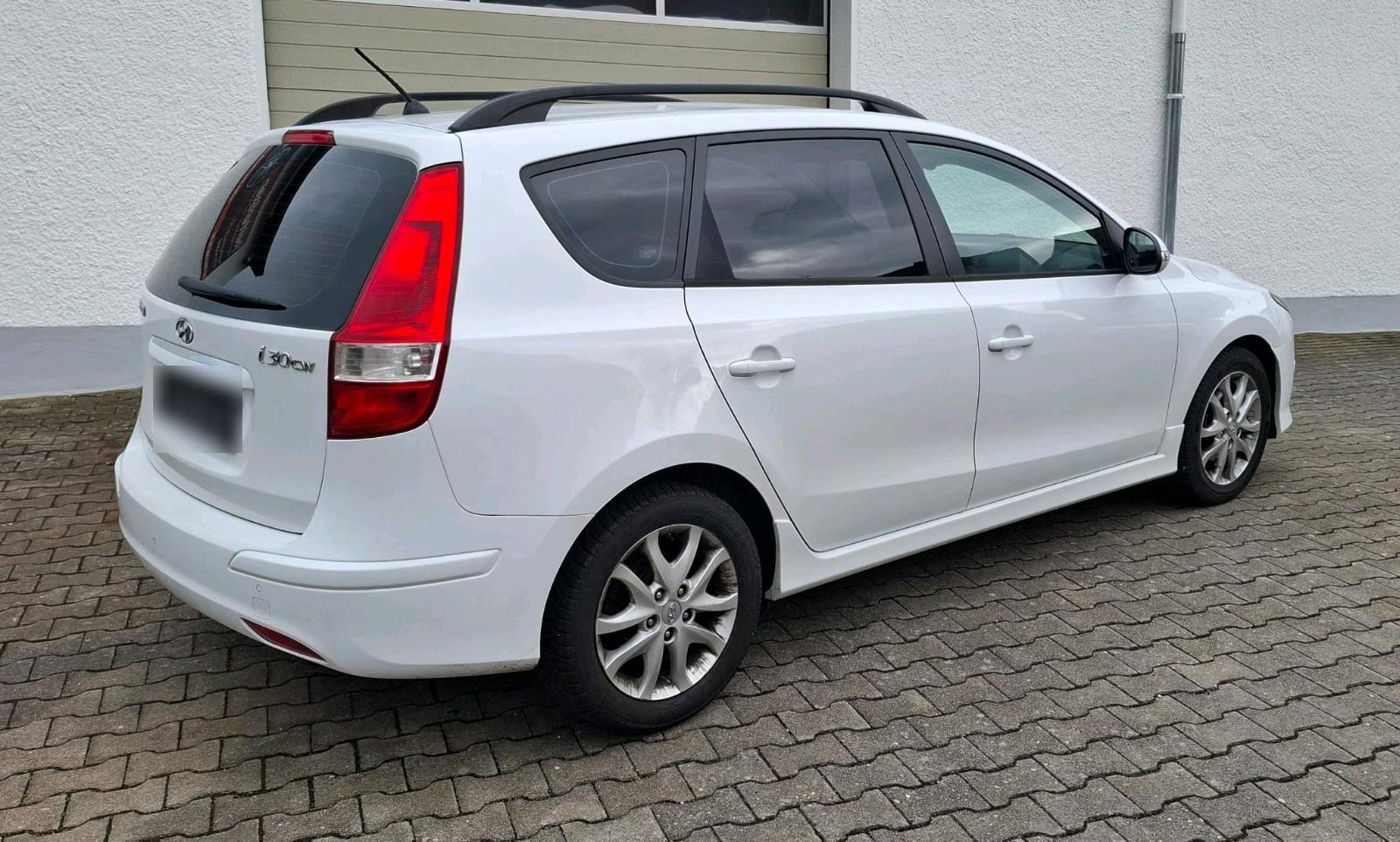 Hyundai i30 2011 — photo 13