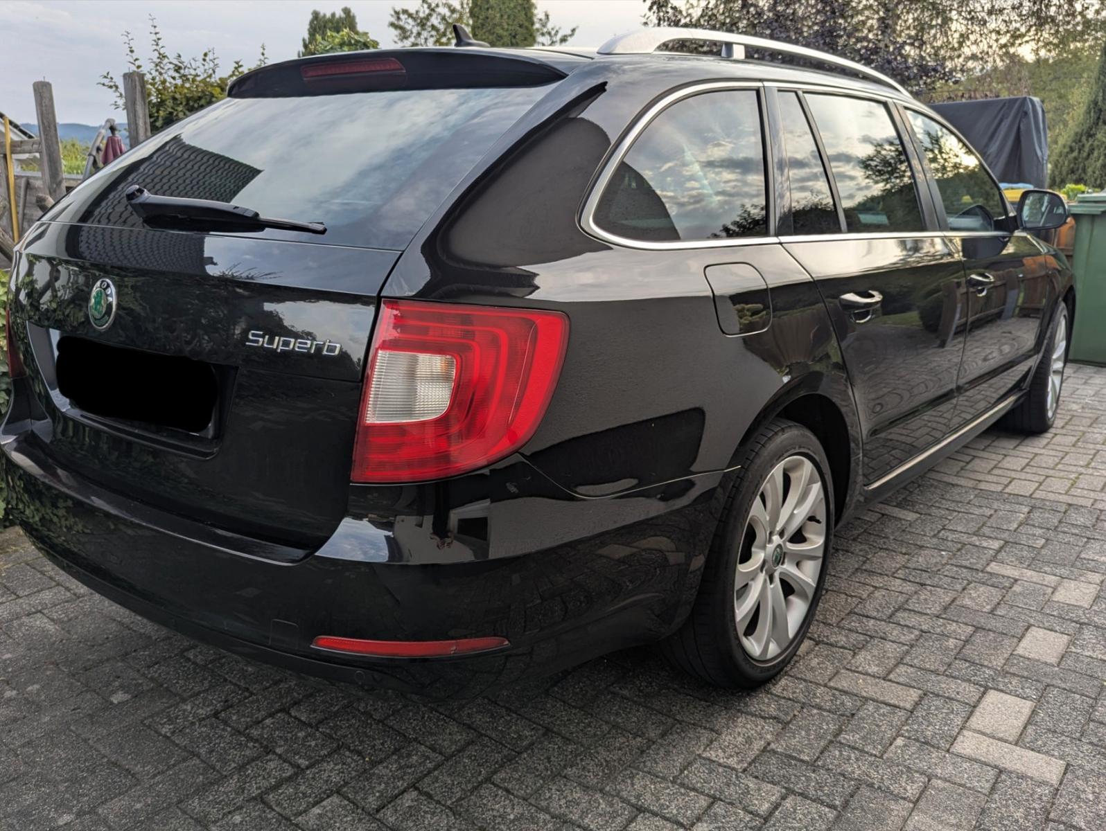 Skoda Superb 2013 — rear view