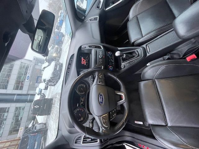 Fahrzeugabbildung Ford Focus Turnier ST Navi Leder HÄNDLER/EXPORT PREIS