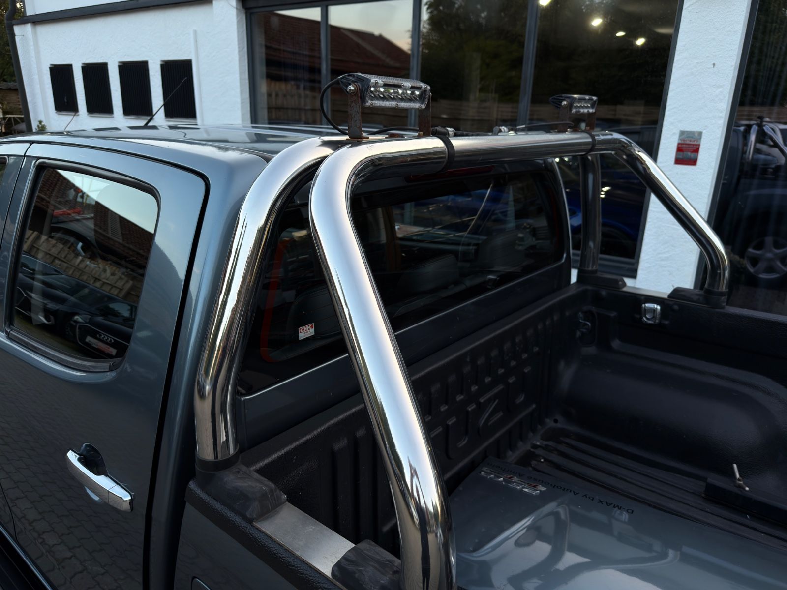 Fahrzeugabbildung Isuzu D-Max Double Cab 4WD Premium|SCHNEEPFLUG|AUTOMAT