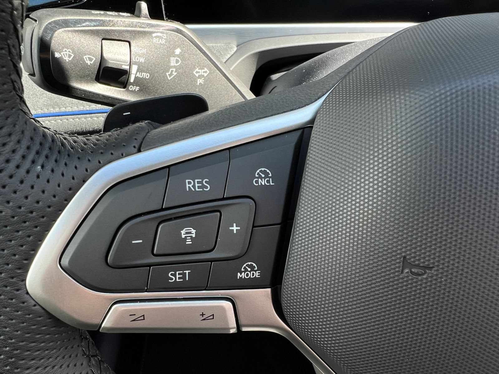 Fahrzeugabbildung Volkswagen Passat Variant R-Line 2.0 TDI DSG 4MOTION *AHK,