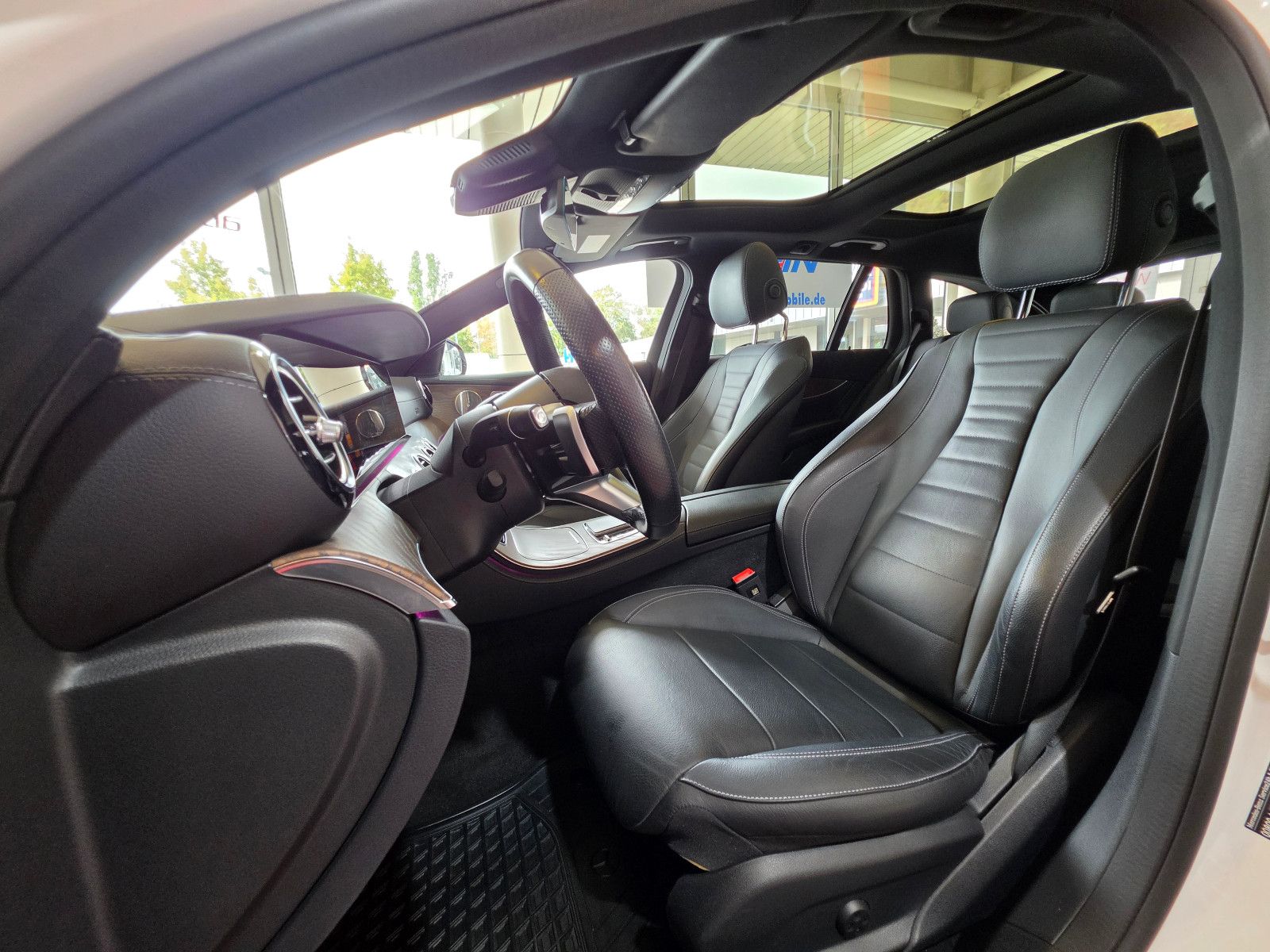 Mercedes-Benz E 220 d 4Matic AMG Line BURMESTER STANDH PANO foto 8