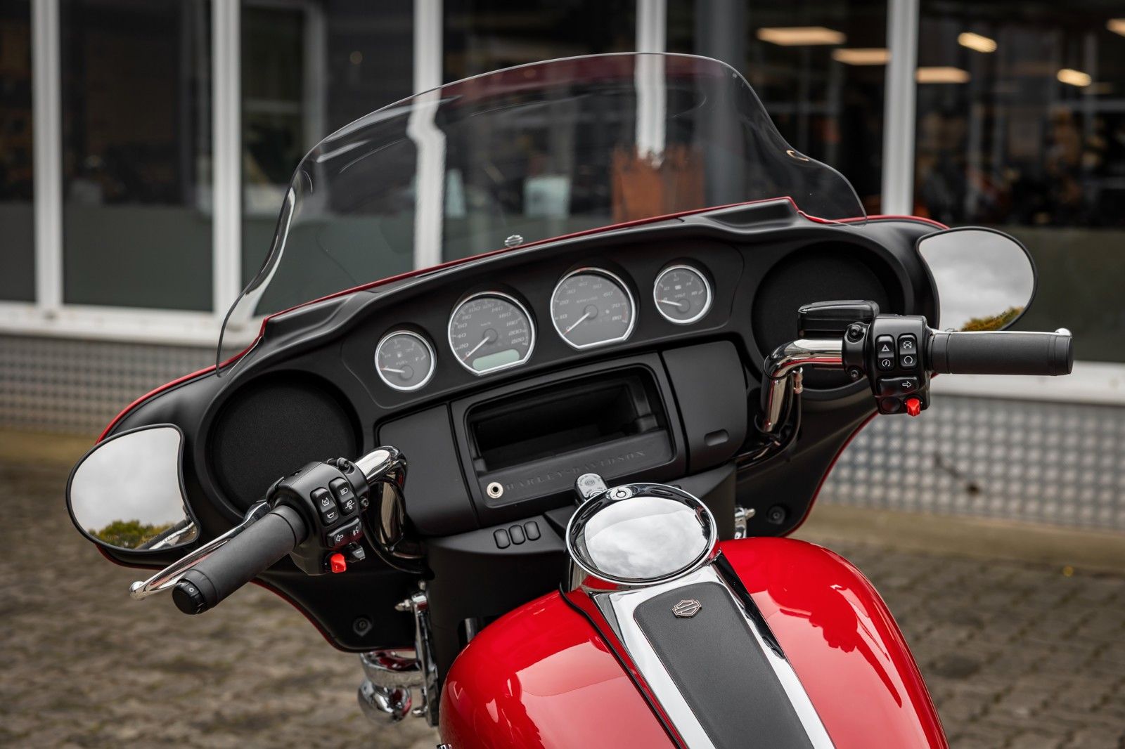 Fahrzeugabbildung Harley-Davidson FLHTP Electra Glide Standard - Firefighter