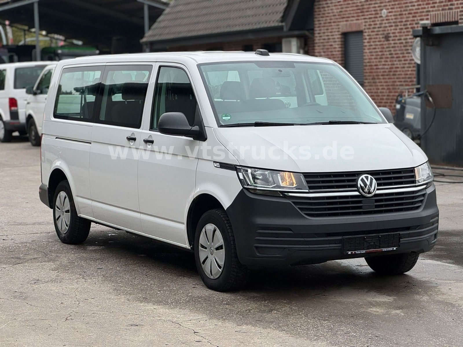 Volkswagen T6.1 Transporter Kombi lang 8 Sitzer Klima imagem 2